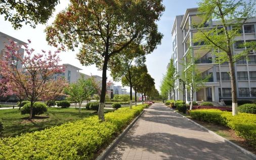 南京市江寧高級中學是公立還是私立,是重點中學嗎？