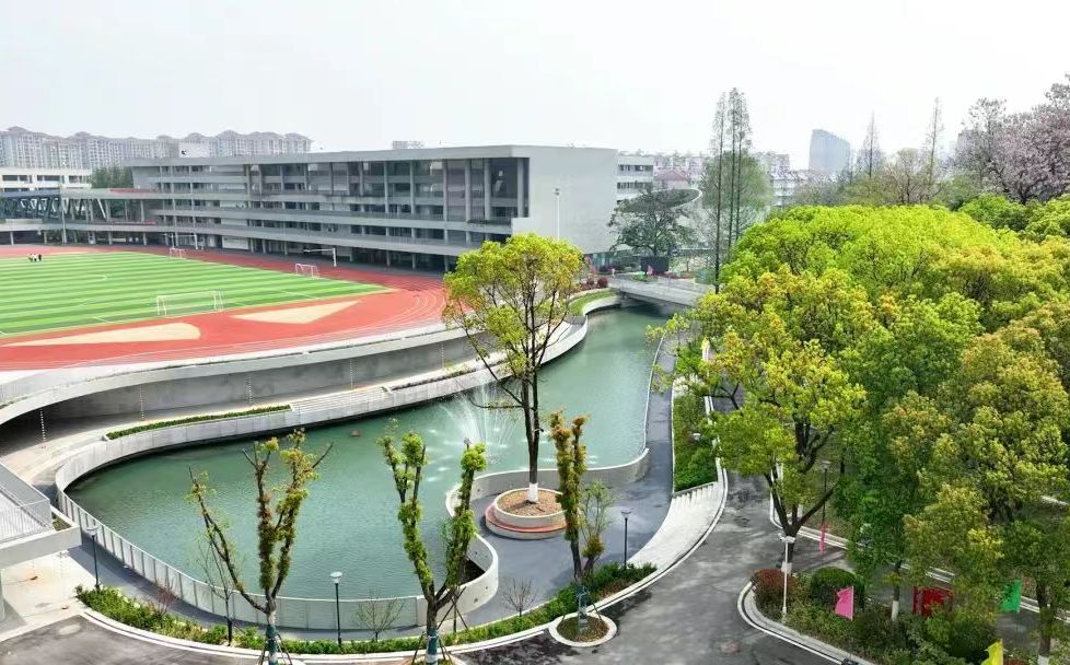 江蘇省六合高級(jí)中學(xué)簡(jiǎn)介概況（建校歷史、地址、師資、校訓(xùn)、環(huán)境）