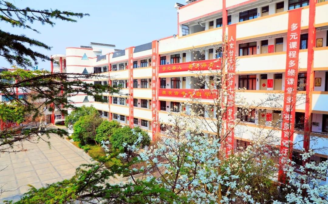 南京市文樞高級中學(xué)是公立還是私立,是重點中學(xué)嗎？