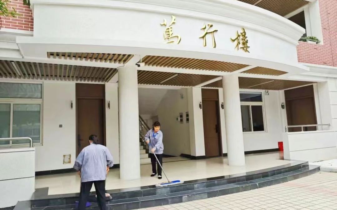 南京市江北新城高級中學是公立還是私立,是重點中學嗎？