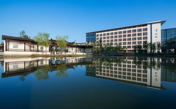 昆山中學(xué)簡(jiǎn)介概況（建校歷史、地址、師資、校訓(xùn)、環(huán)境）