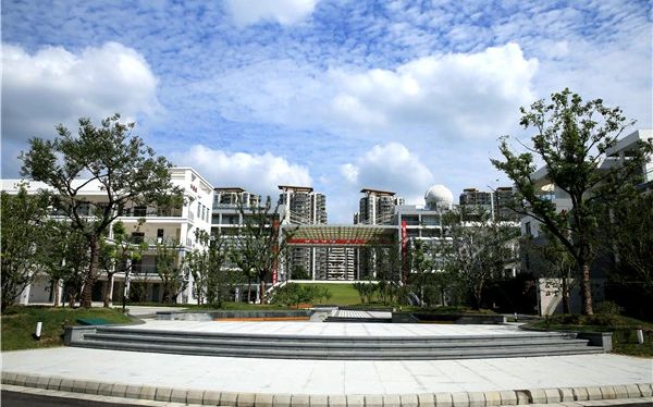 西安交通大學(xué)蘇州附屬中學(xué)是公立還是私立,是重點(diǎn)中學(xué)嗎？