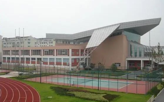 昆山震川高級(jí)中學(xué)簡(jiǎn)介概況（建校歷史、地址、師資、校訓(xùn)、環(huán)境）