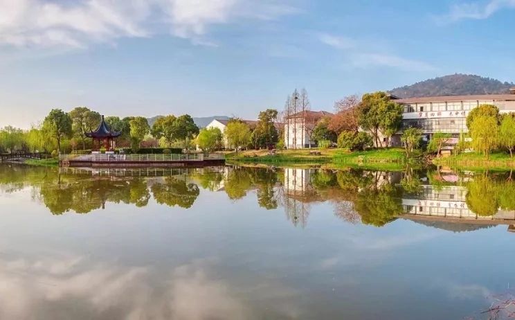 江蘇省木瀆高級(jí)中學(xué)簡介概況（建校歷史、地址、師資、校訓(xùn)、環(huán)境）