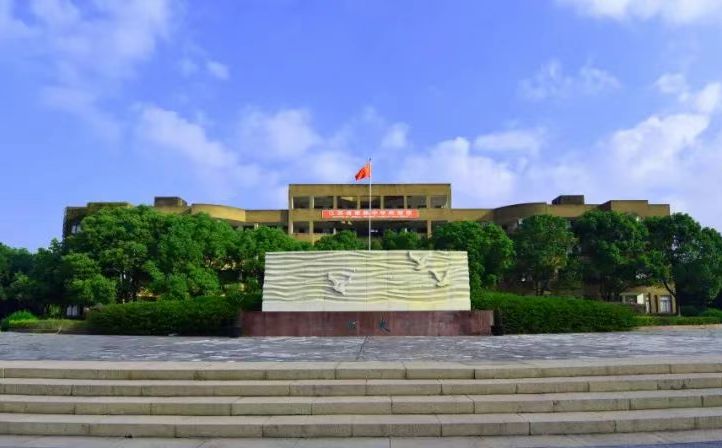 江蘇省常熟中學(xué)是公立還是私立,是重點中學(xué)嗎？