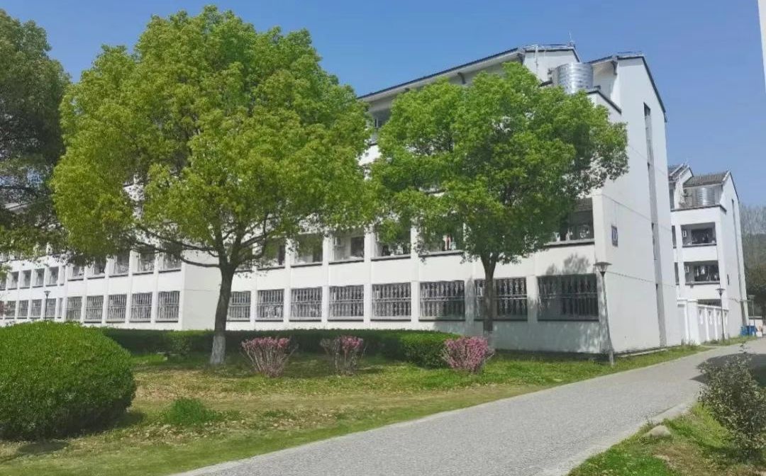 江蘇省木瀆高級(jí)中學(xué)是公立還是私立,是重點(diǎn)中學(xué)嗎？