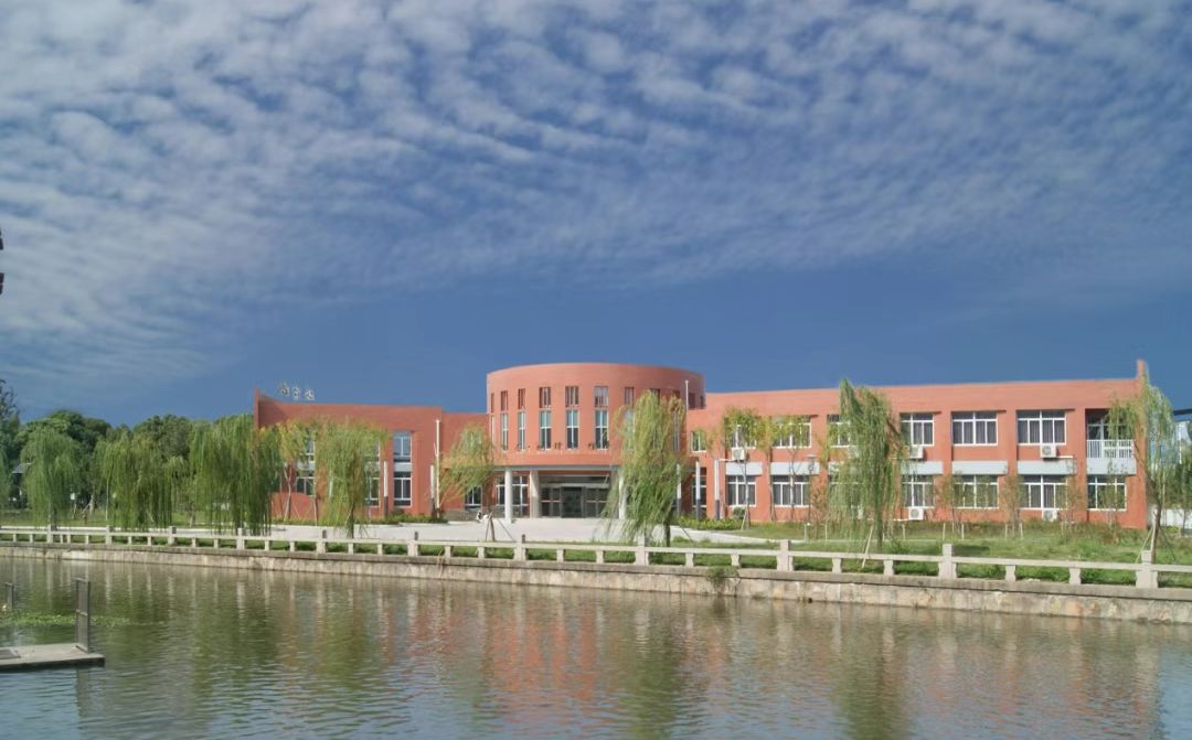 常熟市中學(xué)是公立還是私立,是重點中學(xué)嗎？