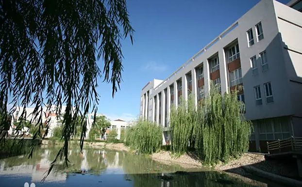 張家港市沙洲中學(xué)地址在哪里_在哪個區(qū)？