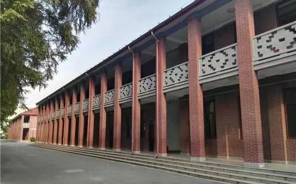 昆山市柏廬高級(jí)中學(xué)簡(jiǎn)介概況（建校歷史、地址、師資、校訓(xùn)、環(huán)境）