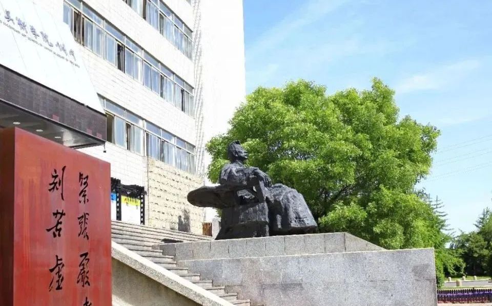 吳中區(qū)金山高級中學是公立還是私立,是重點中學嗎？