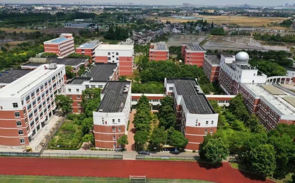 常熟市海虞高級(jí)中學(xué)是公立還是私立,是重點(diǎn)中學(xué)嗎？