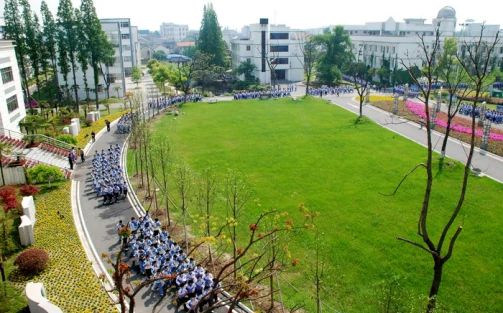 江蘇省沙溪高級中學(xué)是公立還是私立,是重點中學(xué)嗎？