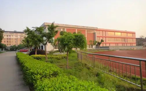 吳江平望中學(xué)簡介概況（建校歷史、地址、師資、校訓(xùn)、環(huán)境）