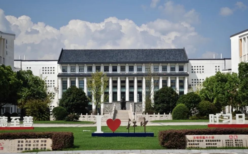 吳江中學(xué)是公立還是私立,是重點中學(xué)嗎？