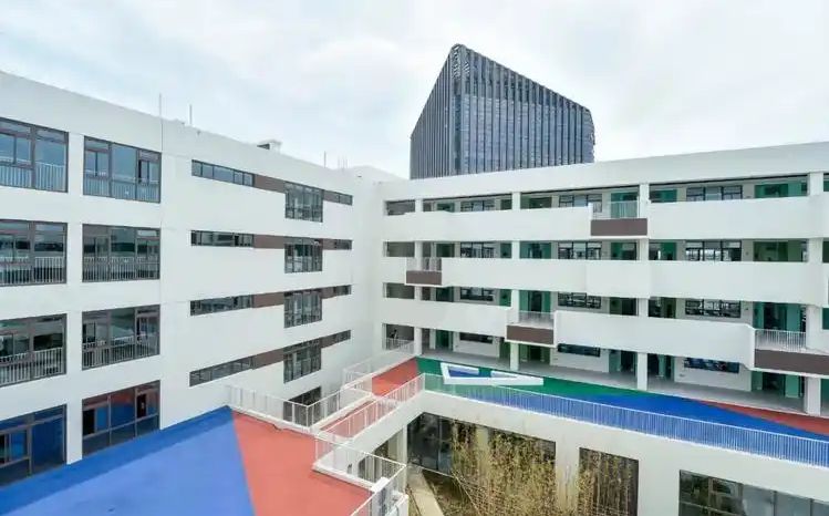 巴城高級(jí)中學(xué)簡(jiǎn)介概況（建校歷史、地址、師資、校訓(xùn)、環(huán)境）