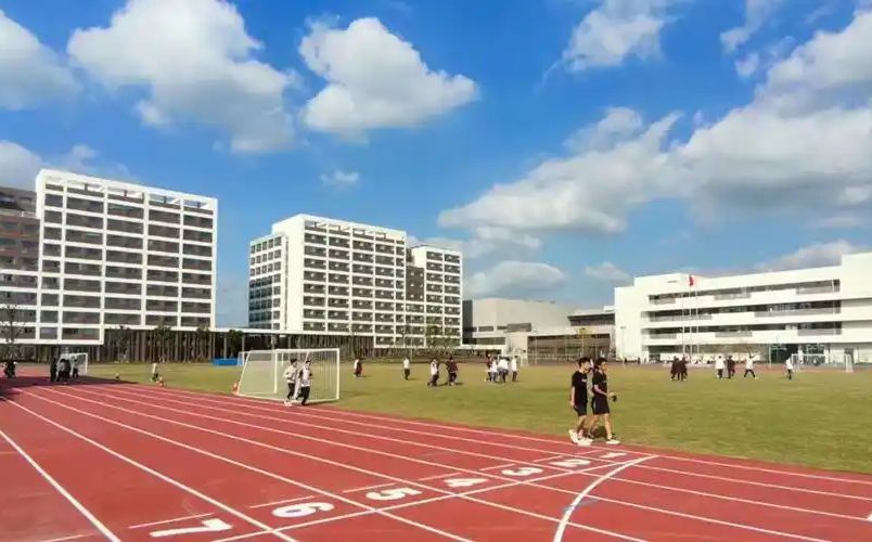 巴城高級中學是公立還是私立,是重點中學嗎？