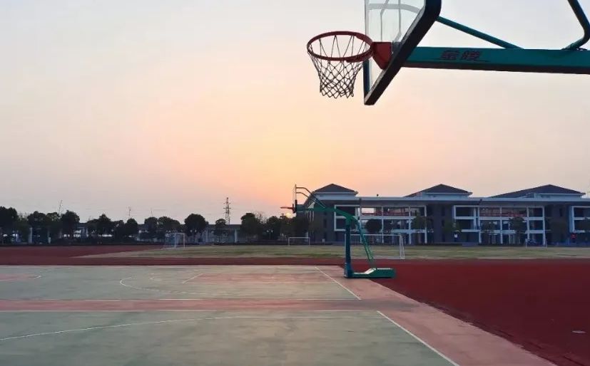 甪直高級(jí)中學(xué)是公立還是私立,是重點(diǎn)中學(xué)嗎？