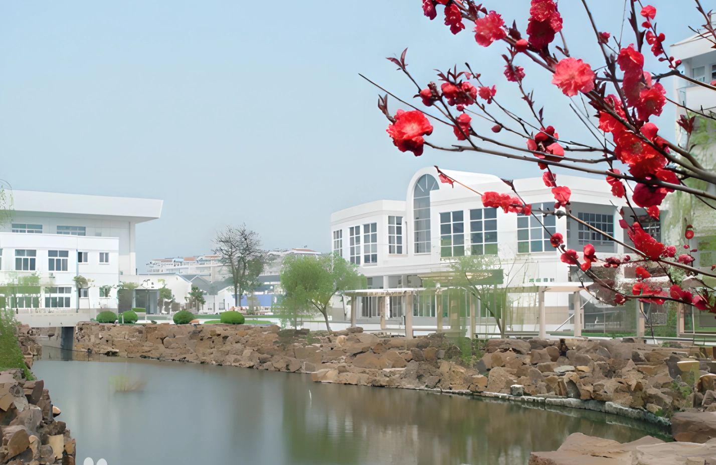 張家港高中是公立還是私立,是重點(diǎn)中學(xué)嗎？