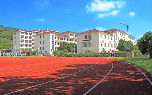 蘇州市東山中學(xué)是公立還是私立,是重點中學(xué)嗎？