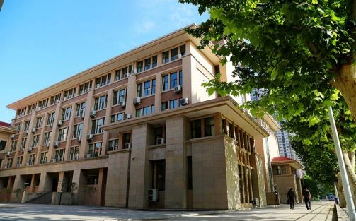 鄭州市第二高級(jí)中學(xué)簡(jiǎn)介概況（建校歷史、地址、師資、校訓(xùn)、環(huán)境）