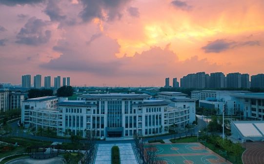 鄭州市第四高級(jí)中學(xué)簡(jiǎn)介概況（建校歷史、地址、師資、校訓(xùn)、環(huán)境）