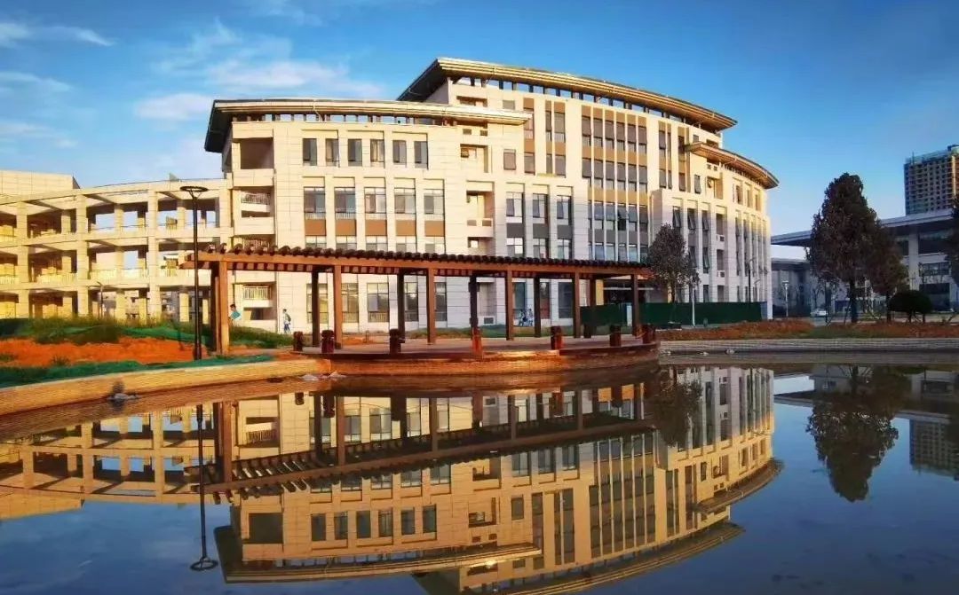 鄭州市第四高級中學(xué)有幾個校區(qū)_分別在哪里？