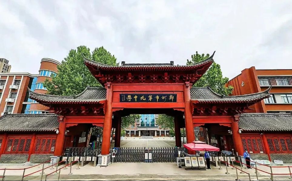 鄭州市第九中學(xué)在鄭州的排名第幾,南外屬于什么檔次？