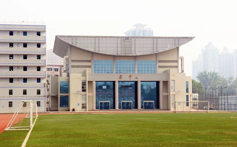 鄭州市第九中學(xué)是公立還是私立,是重點(diǎn)中學(xué)嗎？