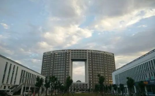 鄭州市第十中學(xué)簡(jiǎn)介概況（建校歷史、地址、師資、校訓(xùn)、環(huán)境）