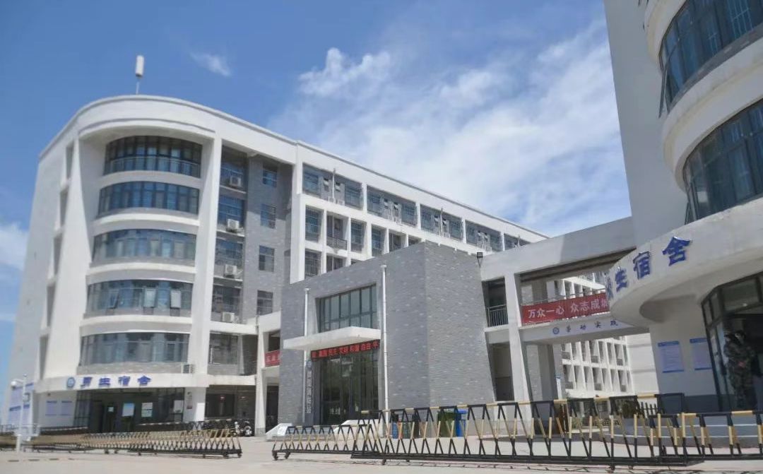 鄭州市第十中學(xué)是公立還是私立,是重點中學(xué)嗎？