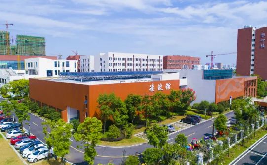 合肥市第十中學(xué)是公立還是私立,是重點(diǎn)中學(xué)嗎？