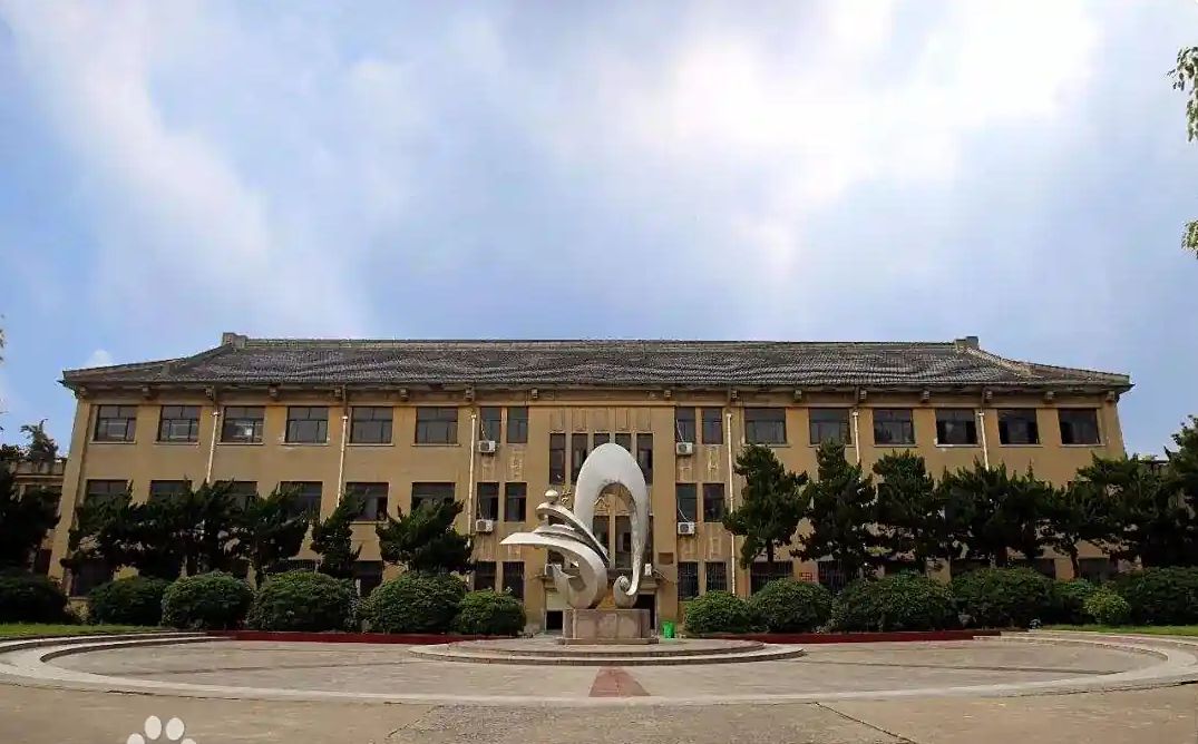 合肥市第二中學(xué)是公立還是私立,是重點(diǎn)中學(xué)嗎？