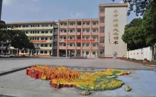 合肥市第十一中學(xué)是公立還是私立,是重點(diǎn)中學(xué)嗎？