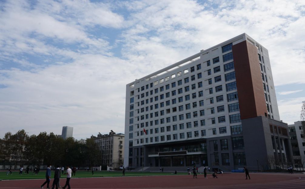 合肥市第三中學是公立還是私立,是重點中學嗎？