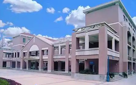 杭州高級中學(xué)是公立還是私立,是重點(diǎn)中學(xué)嗎？