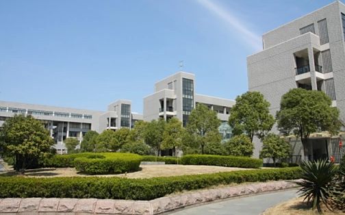 杭州第四中學(xué)簡(jiǎn)介概況（建校歷史、地址、師資、校訓(xùn)、環(huán)境）