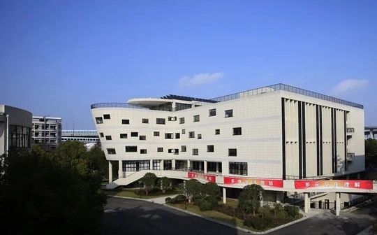 杭州市長河高級中學是公立還是私立,是重點中學嗎？