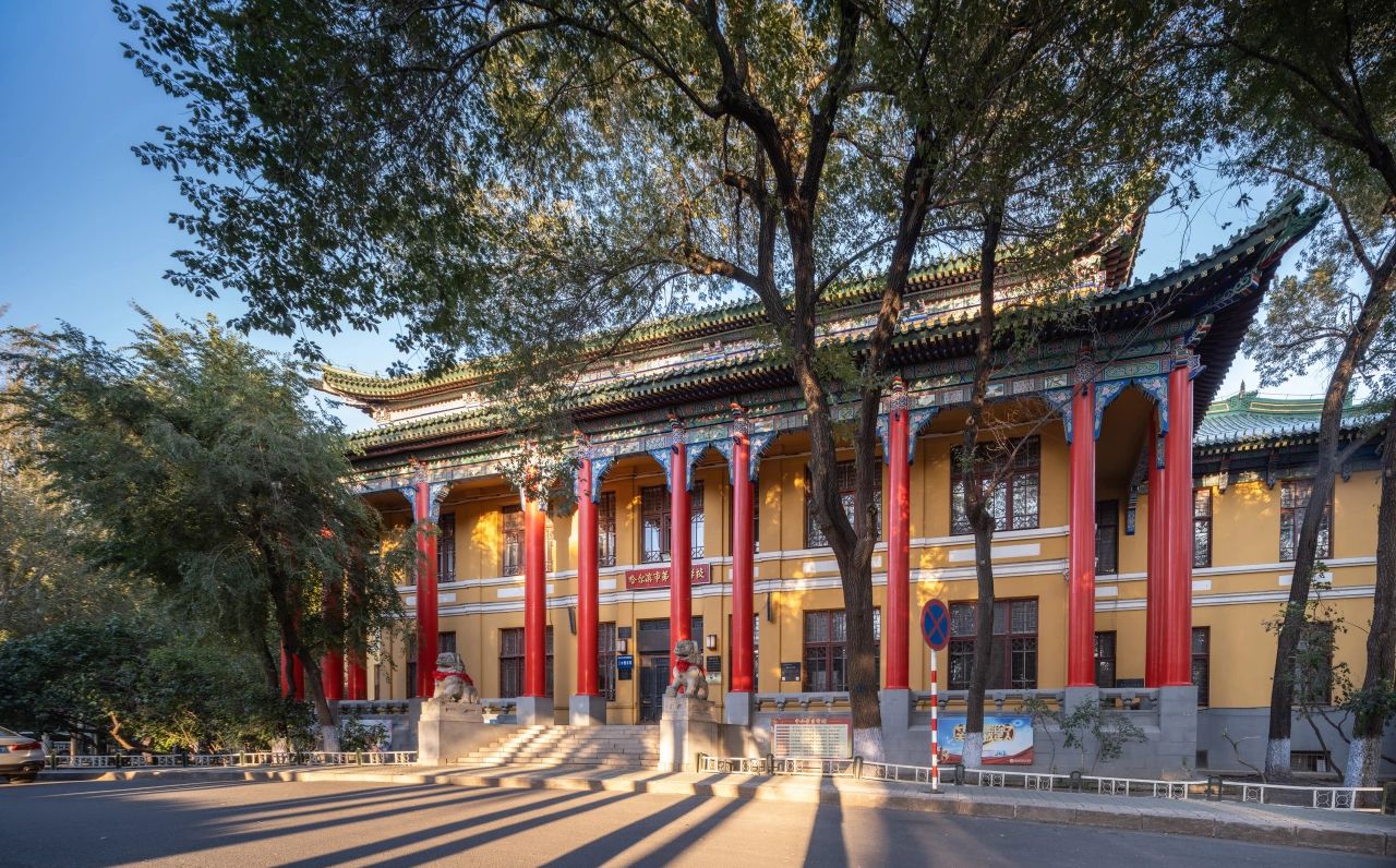 哈爾濱市第三中學(xué)校簡介概況（建校歷史、地址、師資、校訓(xùn)、環(huán)境）