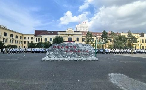 哈爾濱市第一中學(xué)簡介概況（建校歷史、地址、師資、校訓(xùn)、環(huán)境）