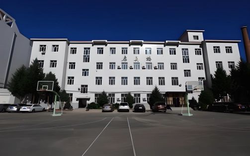 黑龍江省實(shí)驗(yàn)中學(xué)簡(jiǎn)介概況（建校歷史、地址、師資、校訓(xùn)、環(huán)境）