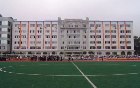 吉林省實驗中學是公立還是私立,是重點中學嗎？