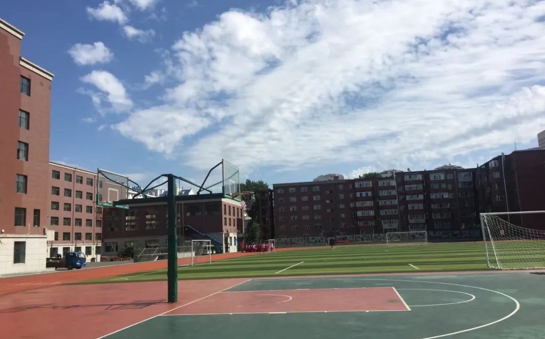 長春市第五中學(xué)簡介概況（建校歷史、地址、師資、校訓(xùn)、環(huán)境）