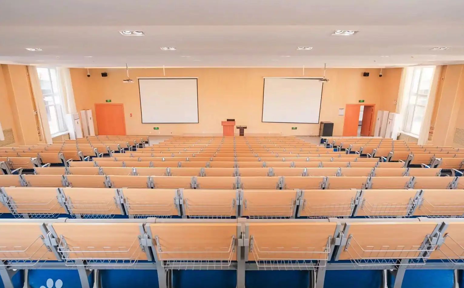 長春市虹麓綜合高中是公立還是私立,是重點中學嗎？