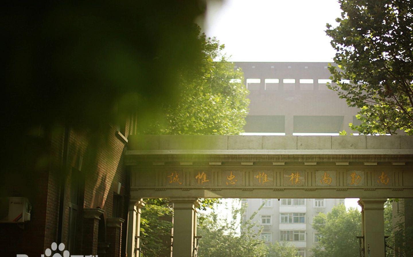 天津市耀華中學(xué)是公立還是私立,是重點(diǎn)中學(xué)嗎？