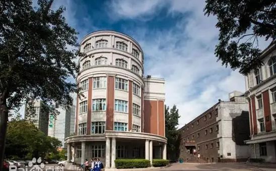 天津市新華中學(xué)是公立還是私立,是重點中學(xué)嗎？