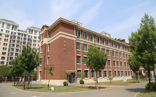 塘沽第一中學是公立還是私立,是重點中學嗎？