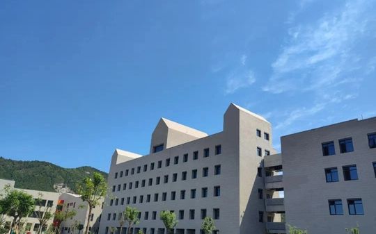 天津市薊州區(qū)第一中學(xué)是公立還是私立,是重點中學(xué)嗎？