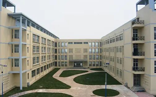 大港第一中學(xué)簡介概況（建校歷史、地址、師資、校訓(xùn)、環(huán)境）