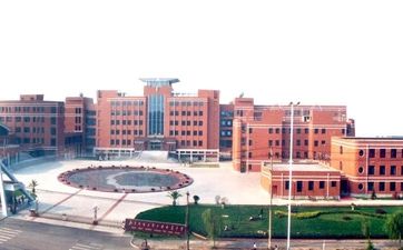 北京師范大學(xué)天津附屬中學(xué)是公立還是私立,是重點中學(xué)嗎？