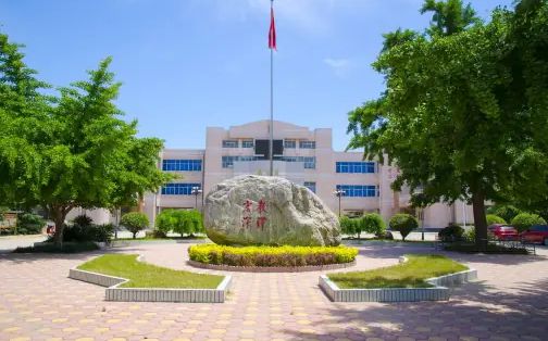 河北辛集中學(xué)簡介概況（建校歷史、地址、師資、校訓(xùn)、環(huán)境）